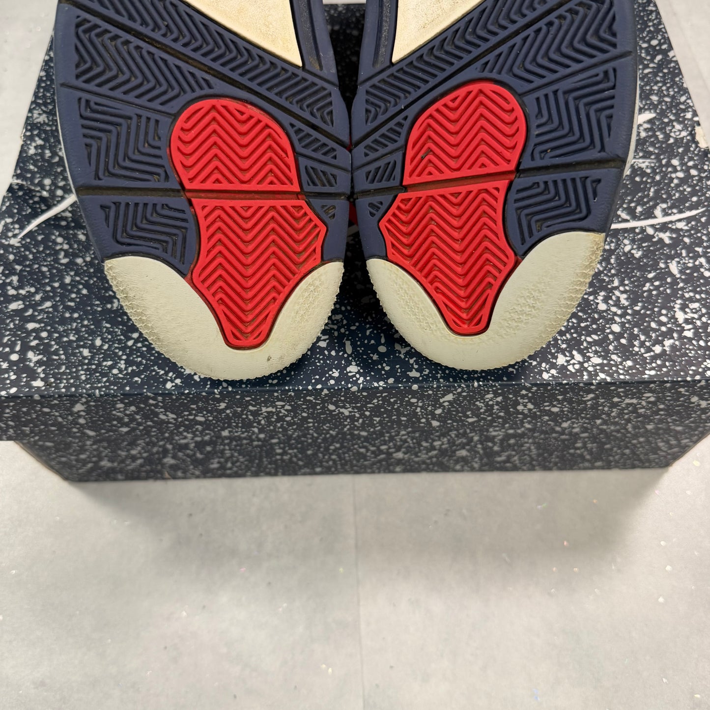 Jordan 4 Midnight Navy ( UK8.5 )