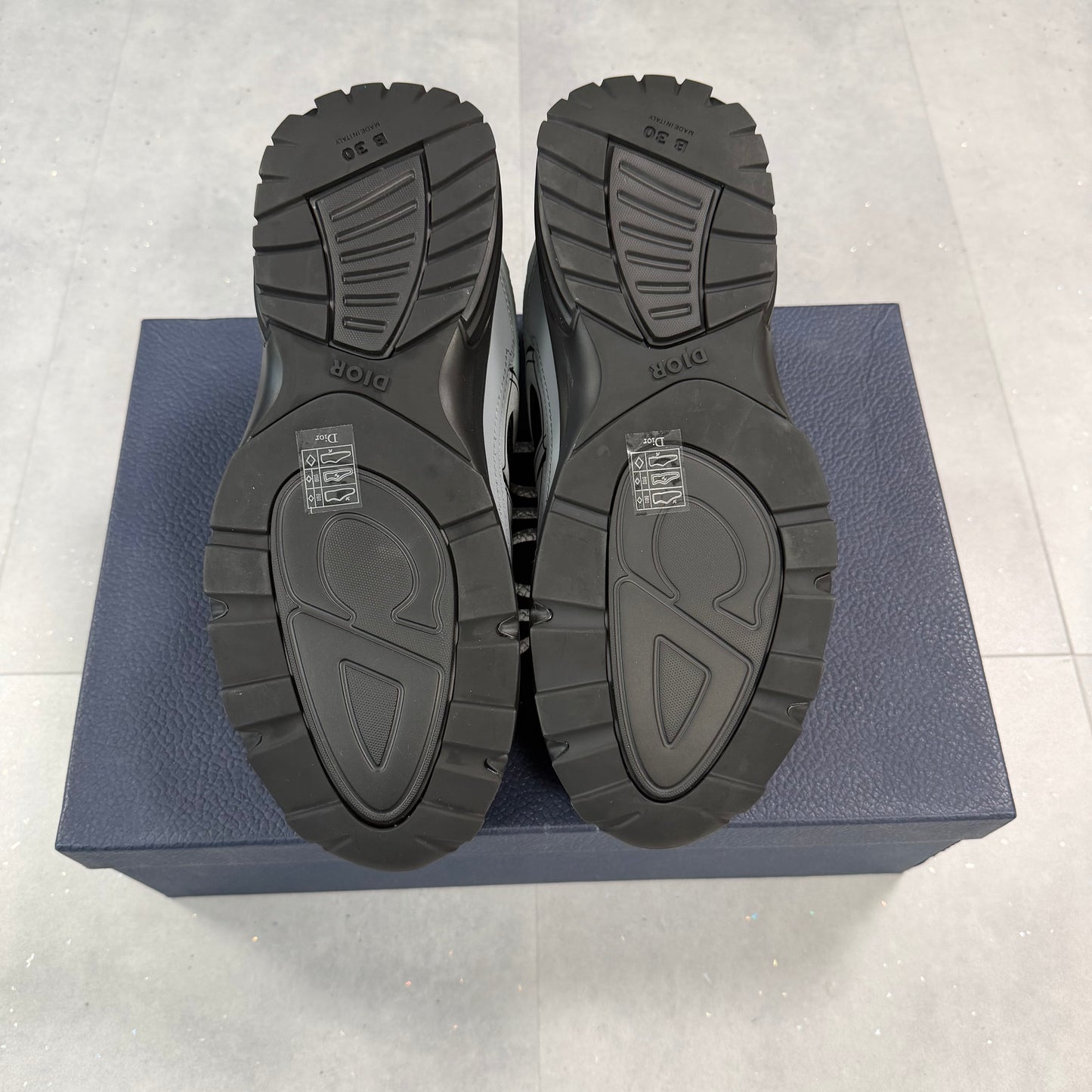 Dior B30 Blue ( UK7.5 )