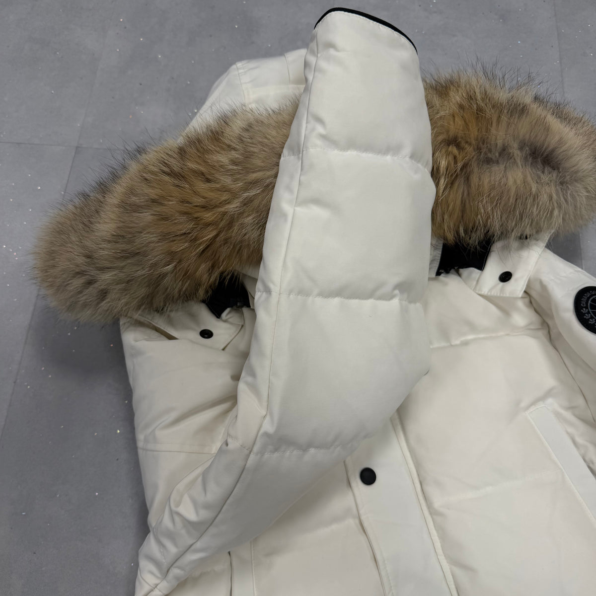 Wyndham Parka White Black Badge - NEW