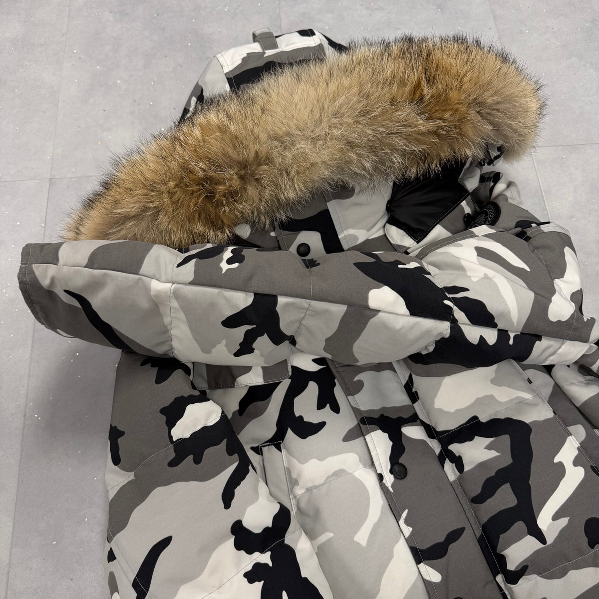 Canada Goose Wyndham Parka Snow Camo Men's size S – pre-owned – photo 6 of 11