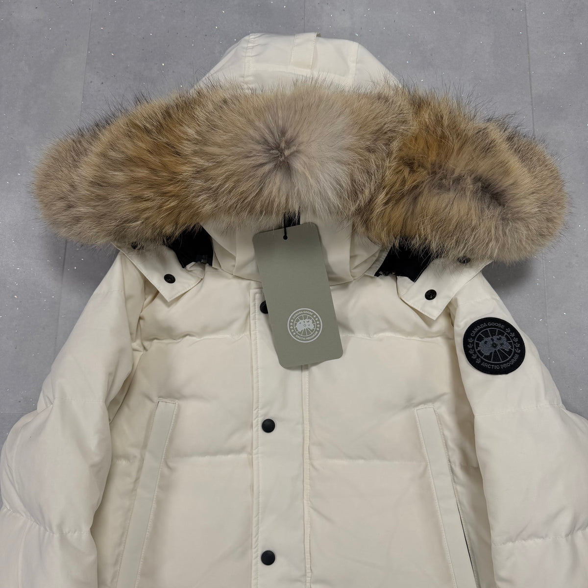 Wyndham Parka White Black Badge - NEW