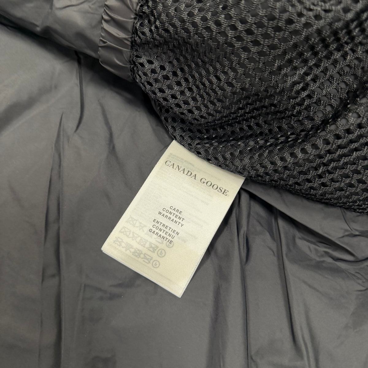 Wyndham Parka White Black Badge - NEW