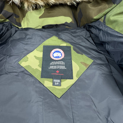 Canada Goose Wyndham Parka Green Camo Men's size S – pre-owned – photo 7 of 8