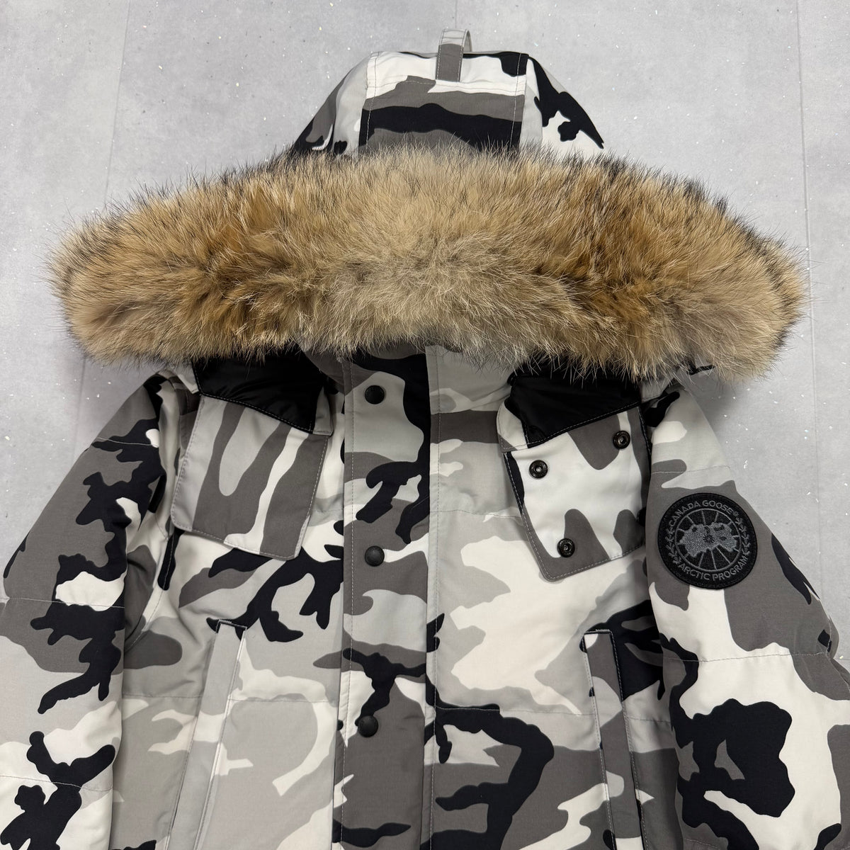 Canada Goose Wyndham Parka Snow Camo Men's size S – pre-owned – photo 3 of 11