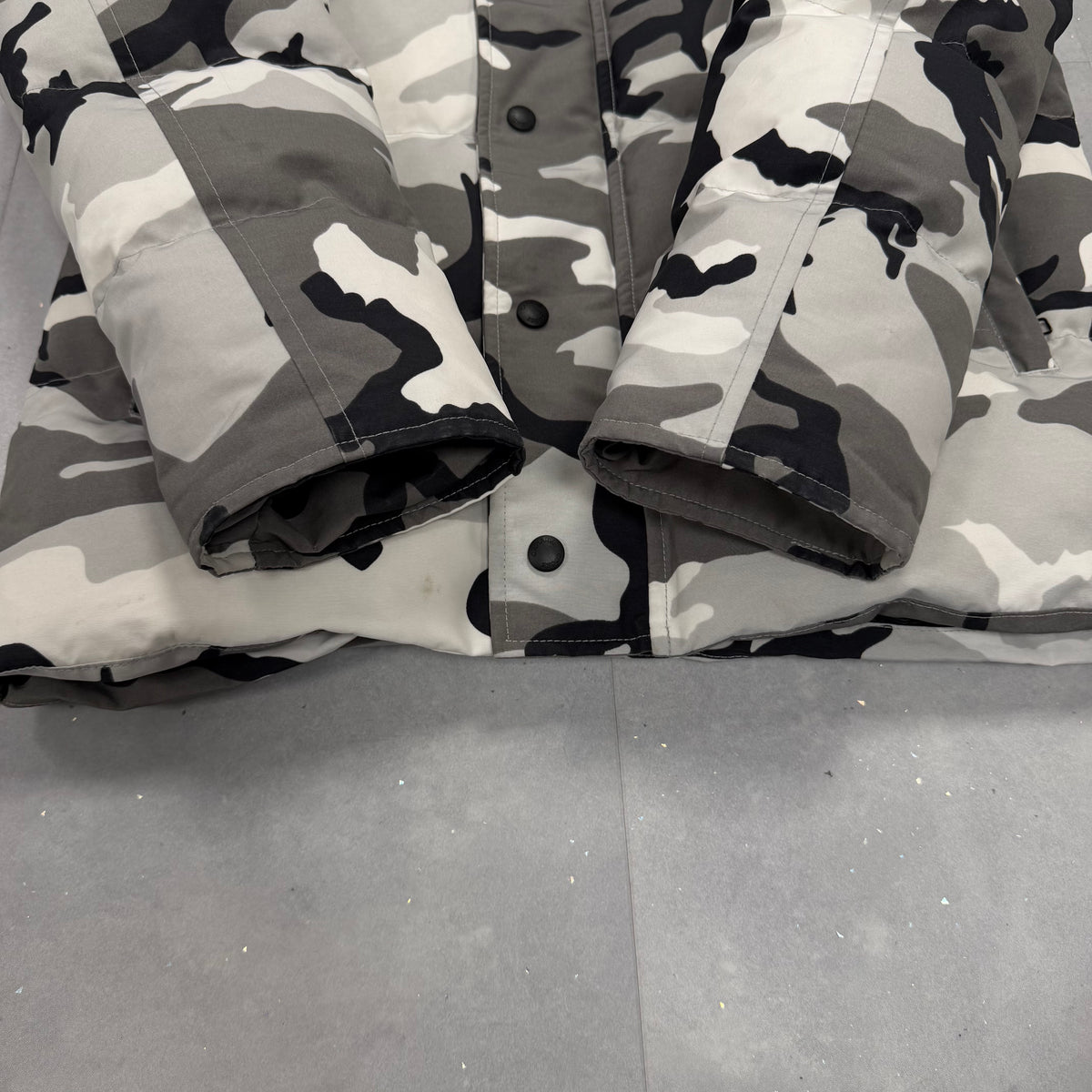 Canada Goose Wyndham Parka Snow Camo Men's size S – pre-owned – photo 5 of 11