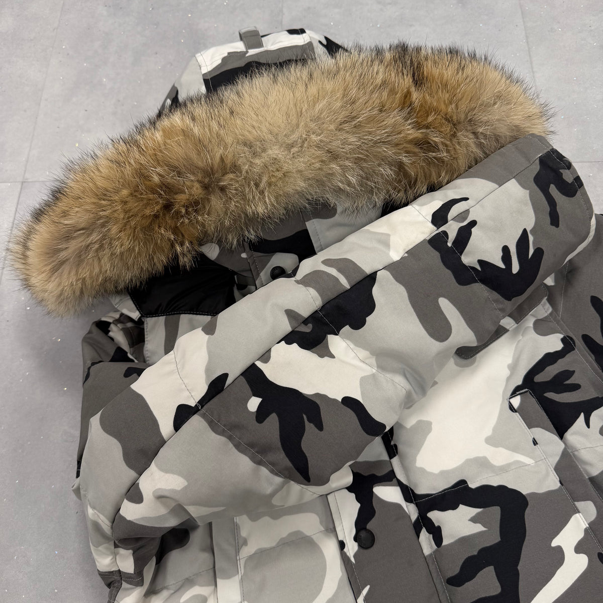 Canada Goose Wyndham Parka Snow Camo Men's size S – pre-owned – photo 7 of 11