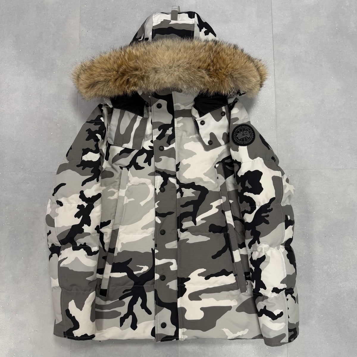 Canada Goose Wyndham Parka Snow Camo Men's size S – pre-owned – photo 2 of 11