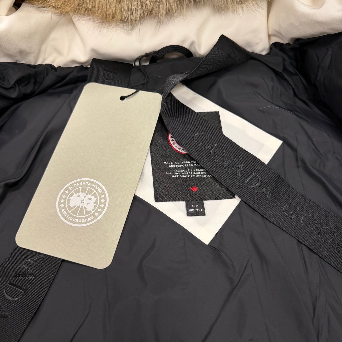 Wyndham Parka White Black Badge - NEW