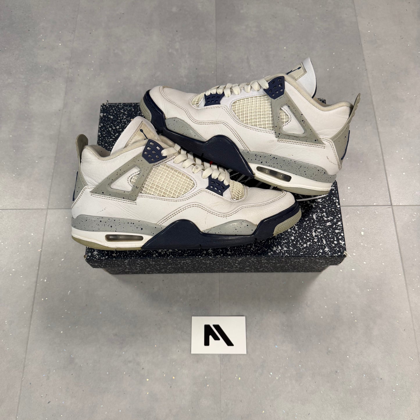 Jordan 4 Midnight Navy ( UK8.5 )