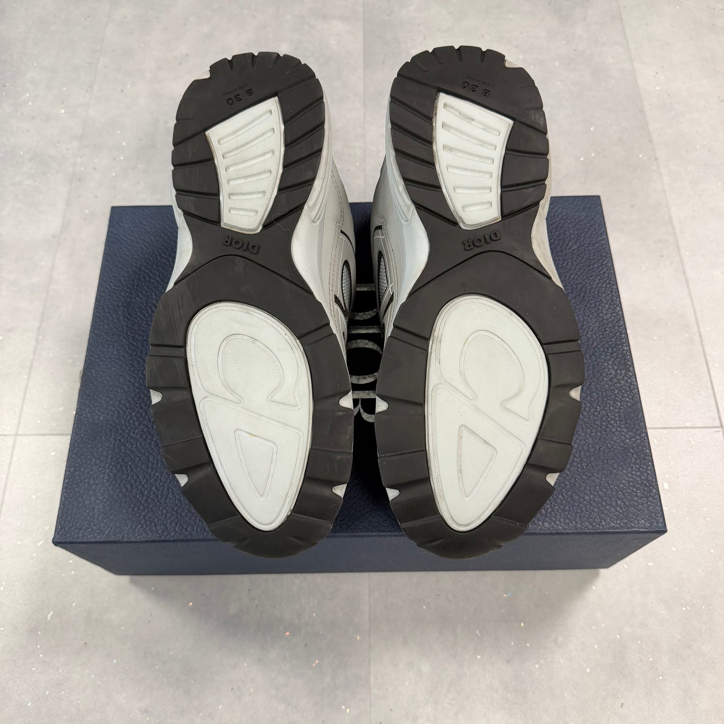 Dior B30 Triple Grey ( UK9 )