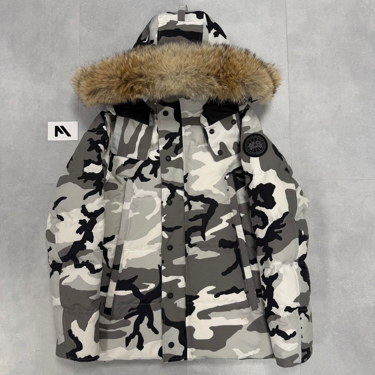 Canada Goose Wyndham Parka Snow Camo Men's size S – pre-owned – photo 1 of 11