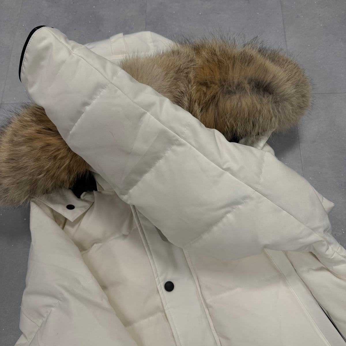 Wyndham Parka White Black Badge - NEW