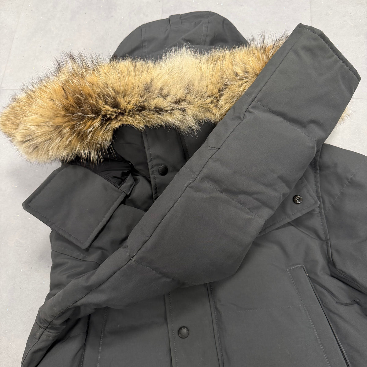 Canada Goose Wyndham Parka Graphite – Men's M – Pre-Owned 9.5/10