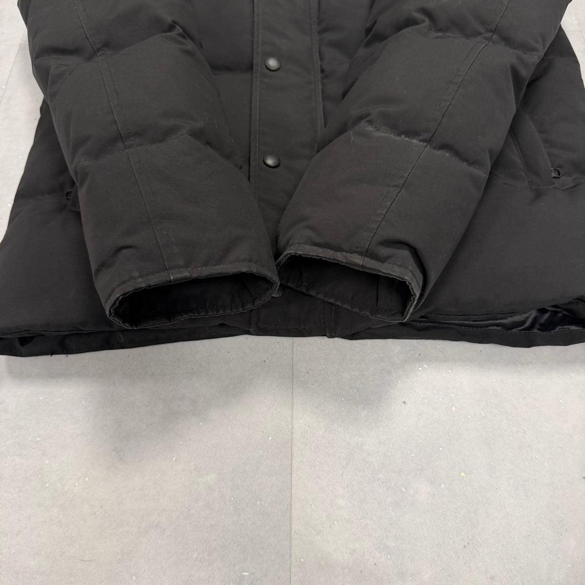 Canada Goose Wyndham Parka Black Badge – Men's S – Pre-Owned 9/10